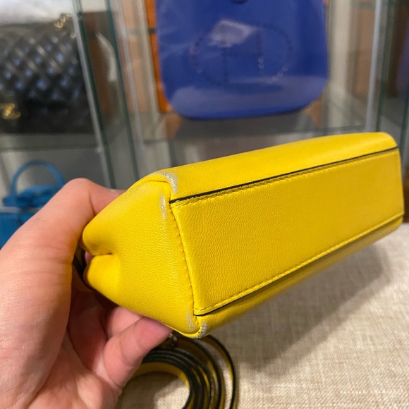 Micro peek a boo - Picture 4 of 13